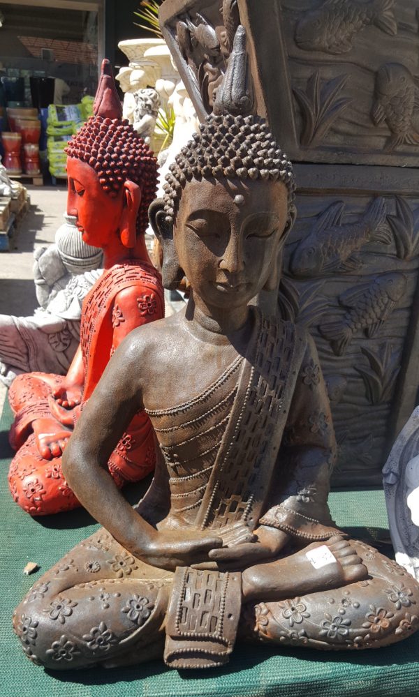 large thai buddha with Ushnisha