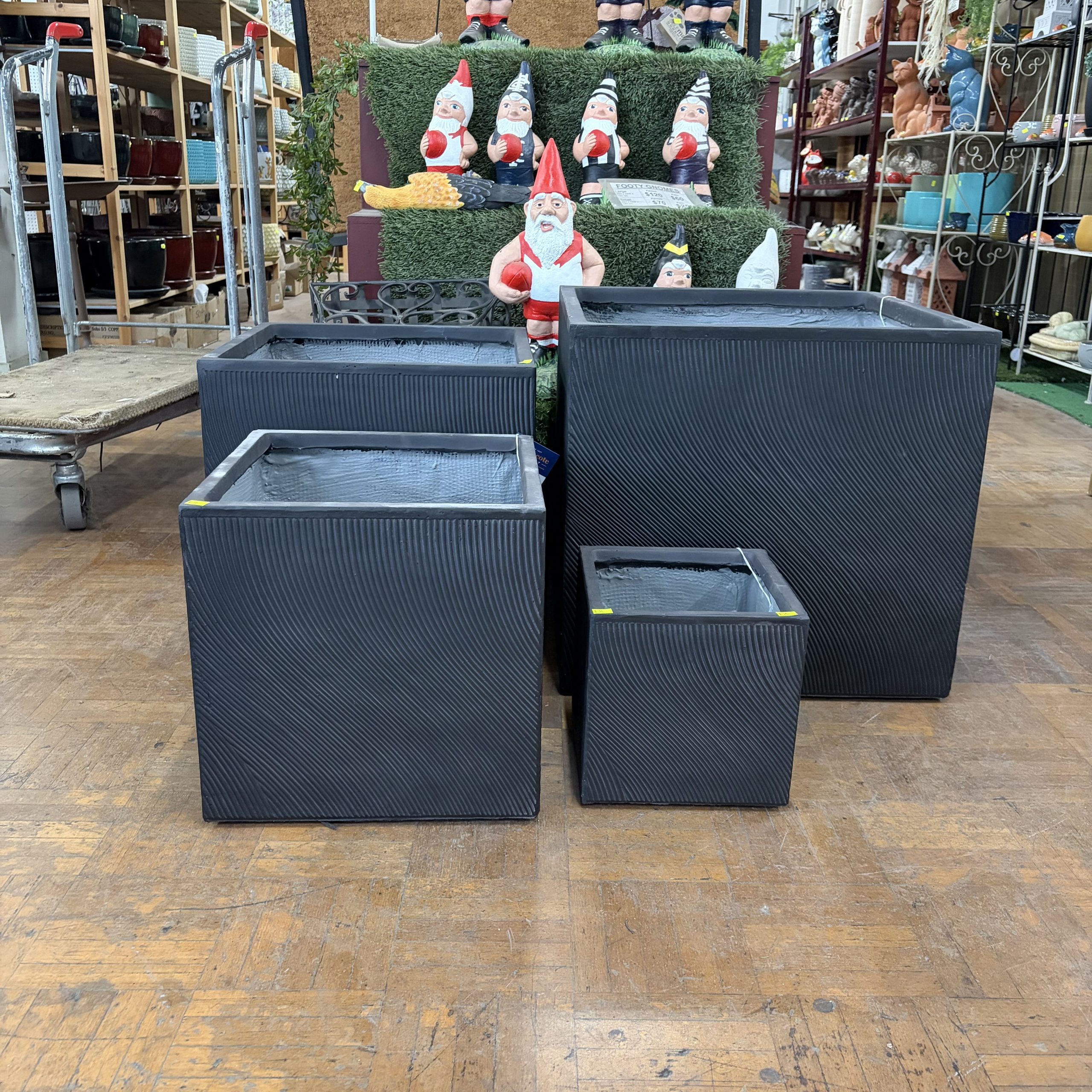 Helix Cube Fibgrelass Pot - Image 2