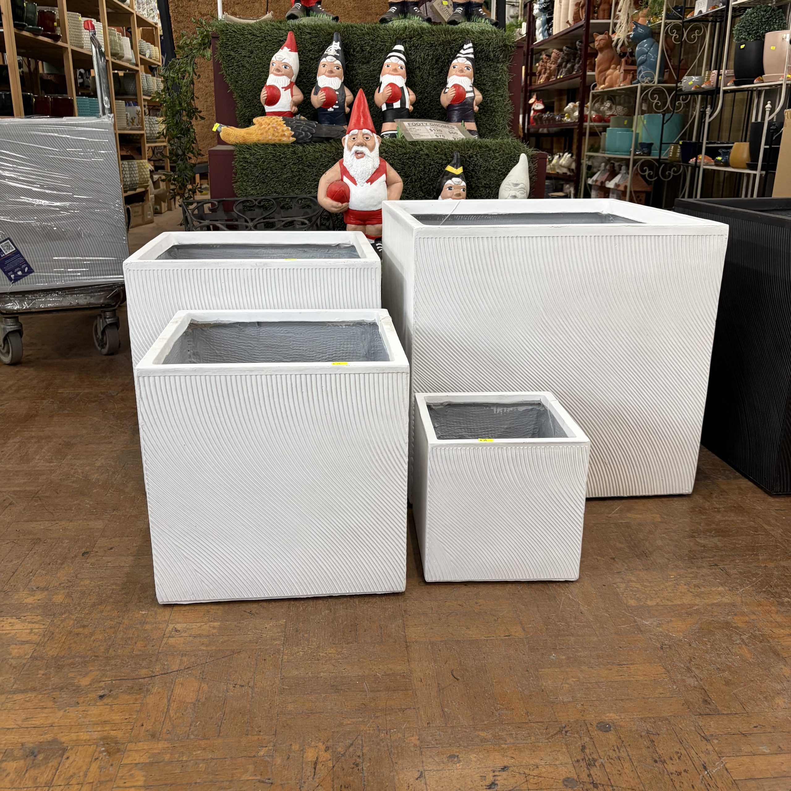 Helix Cube Fibgrelass Pot - Image 3