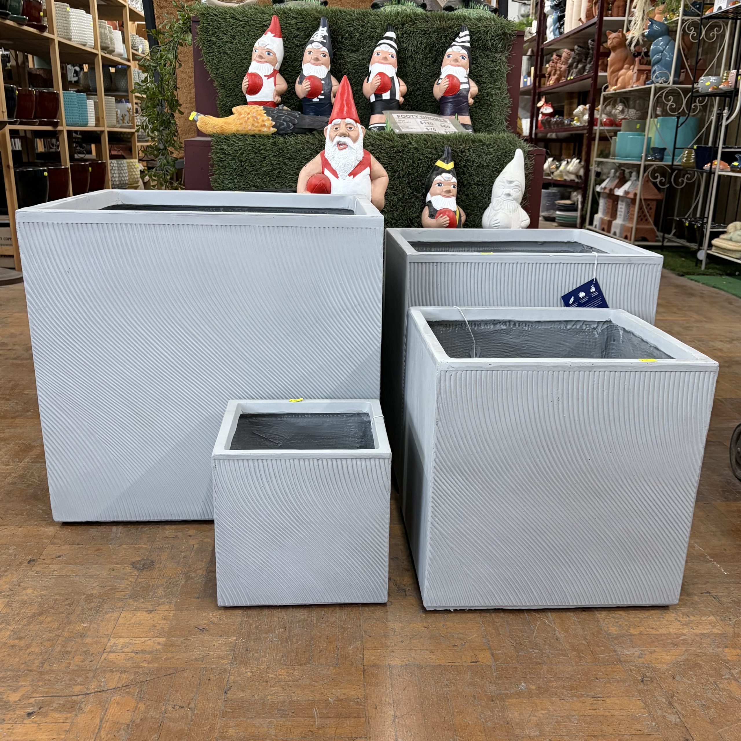 Helix Cube Fibgrelass Pot - Image 4