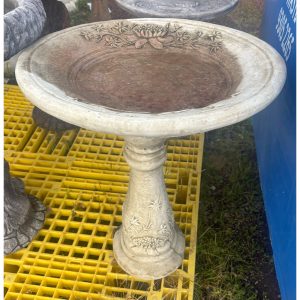 Waratah Large Concrete Birdbath 0637