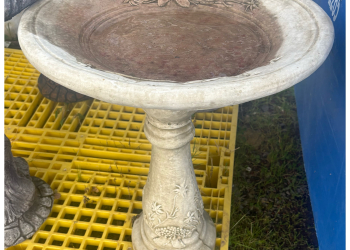 Waratah Large Concrete Birdbath 0637
